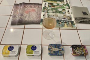 Wine-World: Wein, Sardinen und der Tisch von Alexander Mayer Wine-World: Wein, Sardinen und der Tisch von Alexander Mayer